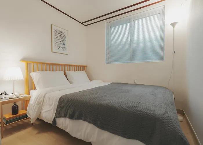 Stylish Seongsu With Hot Spot Vibes, Accommodates 6 People With 3 Beds Apartment