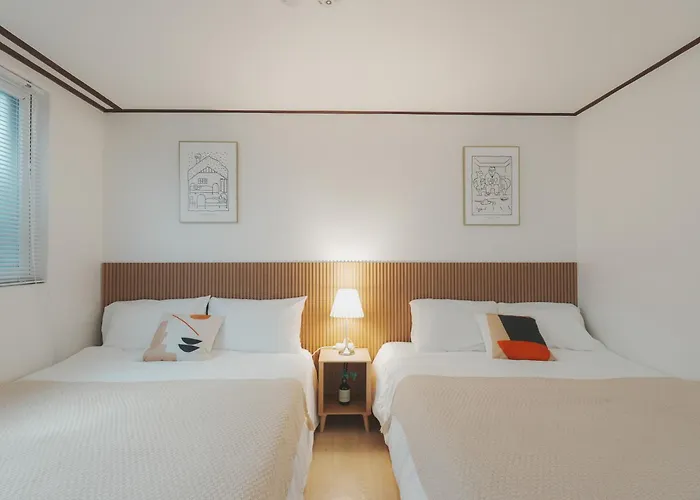 Stylish Seongsu With Hot Spot Vibes, Accommodates 6 People With 3 Beds Apartment Seoul