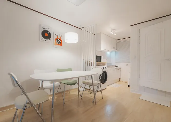Apartment Stylish Seongsu With Hot Spot Vibes, Accommodates 6 People With 3 Beds Seoul