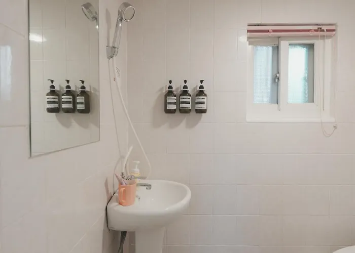 Stylish Seongsu With Hot Spot Vibes, Accommodates 6 People With 3 Beds Apartment *
