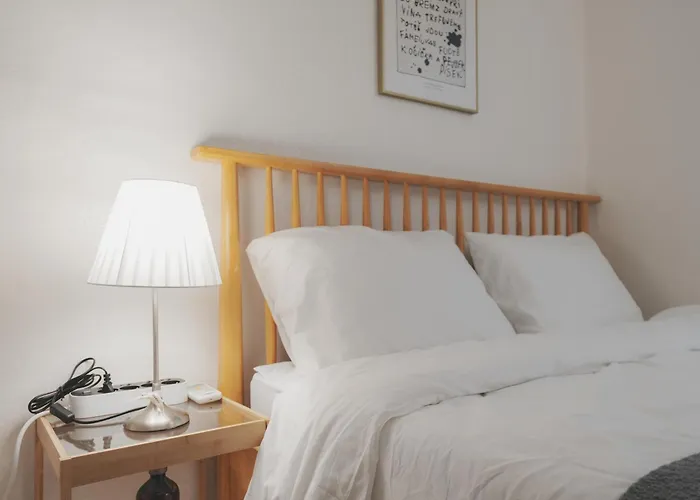 Stylish Seongsu With Hot Spot Vibes, Accommodates 6 People With 3 Beds Apartment