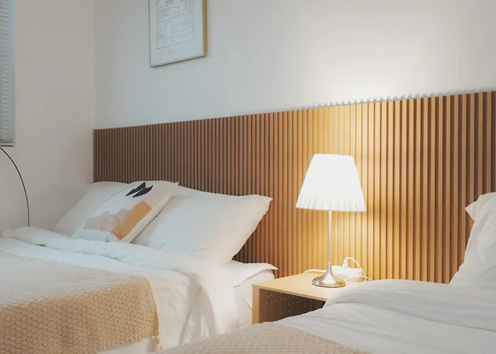 Apartment Stylish Seongsu With Hot Spot Vibes, Accommodates 6 People With 3 Beds *