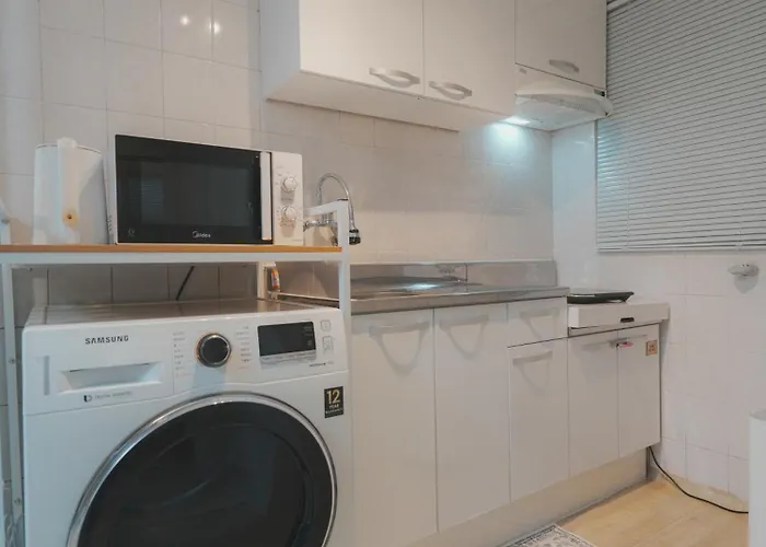 Stylish Seongsu With Hot Spot Vibes, Accommodates 6 People With 3 Beds Apartment Seoul