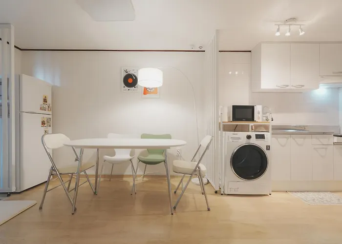 Stylish Seongsu With Hot Spot Vibes, Accommodates 6 People With 3 Beds *