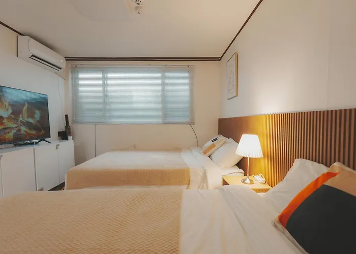 Stylish Seongsu With Hot Spot Vibes, Accommodates 6 People With 3 Beds Apartment *